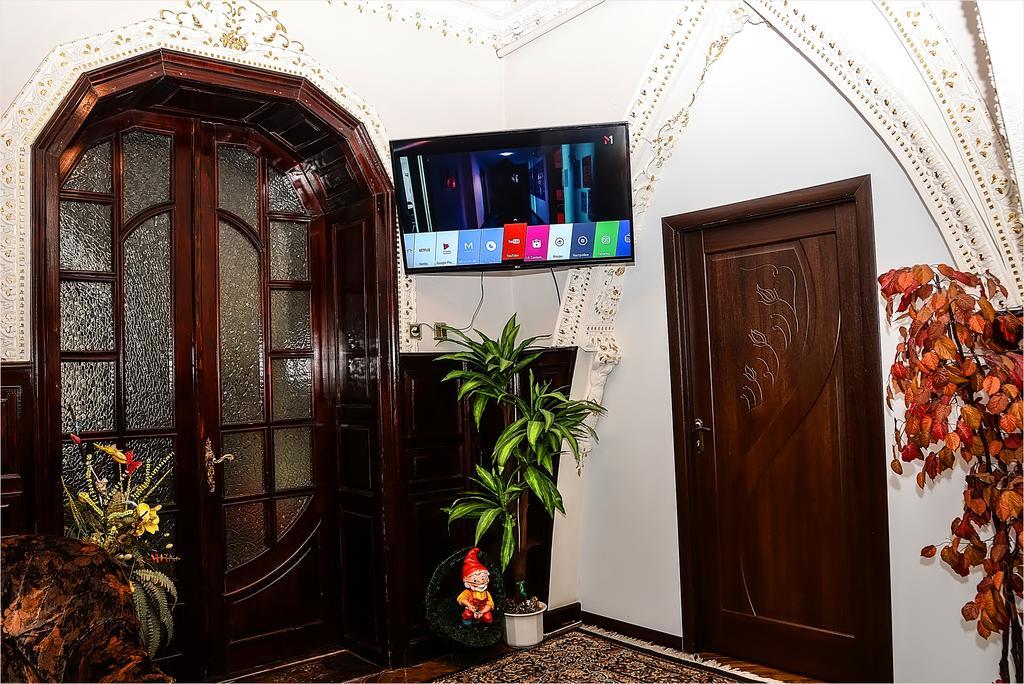 Vip-Apartments Angel Palas Chernivtsi Exterior photo